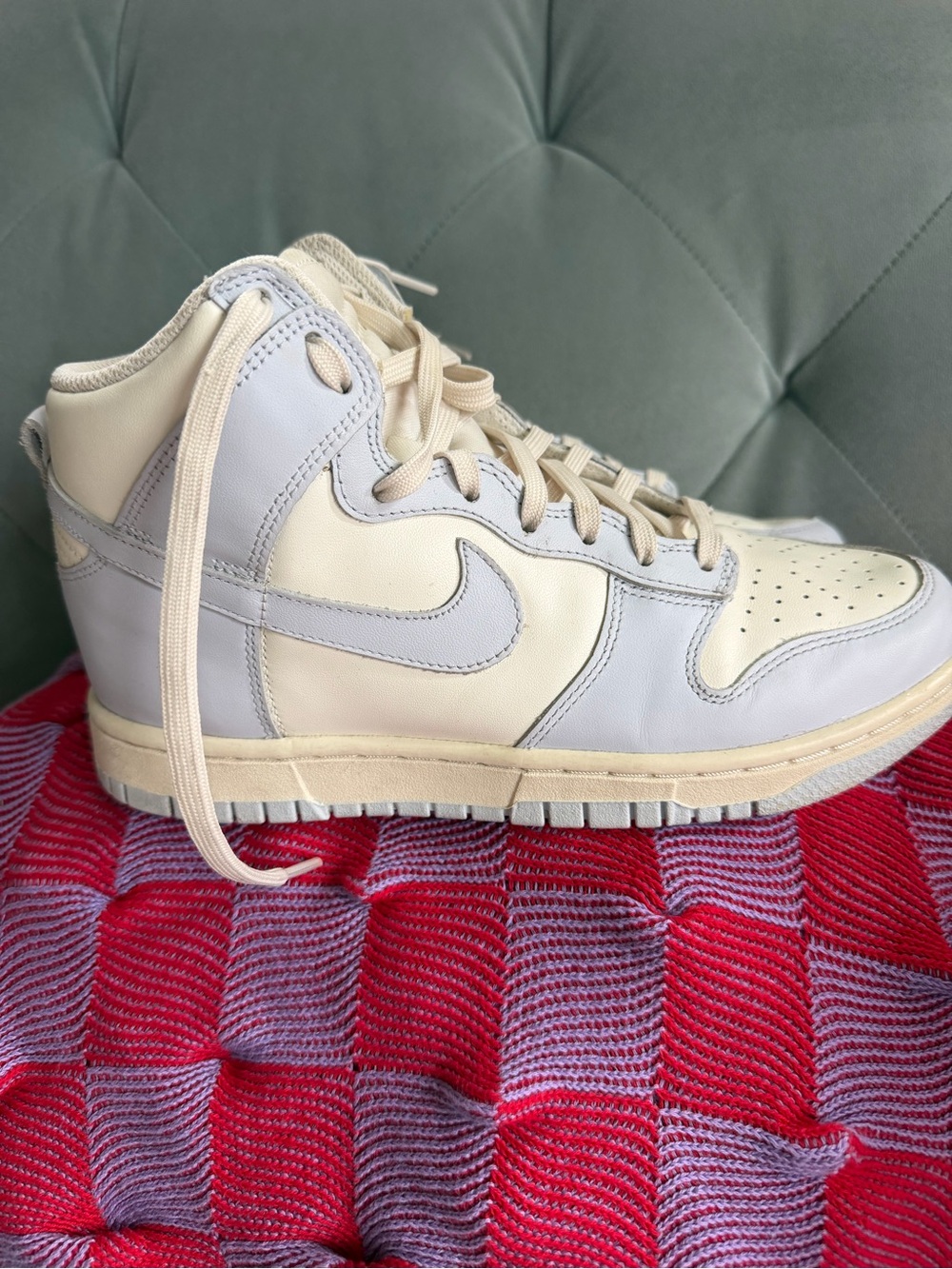 Nike Women's dunks Sneakers in Cream and Light blue LIKE NEW W 7.5